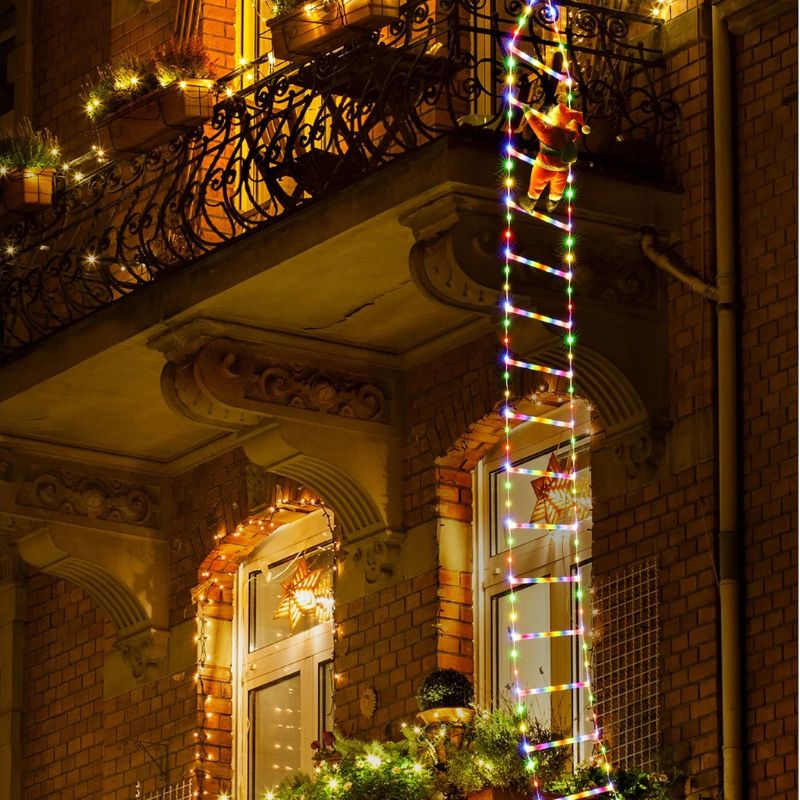 Escalera decorativa + 2 Papá Noel