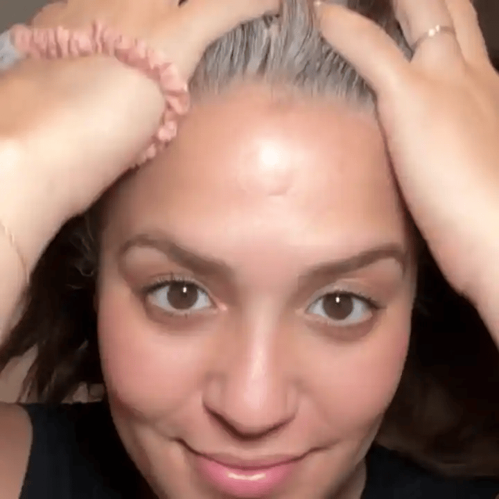 ¿Te molestan las canas pero no quieres usar tintes complicados?